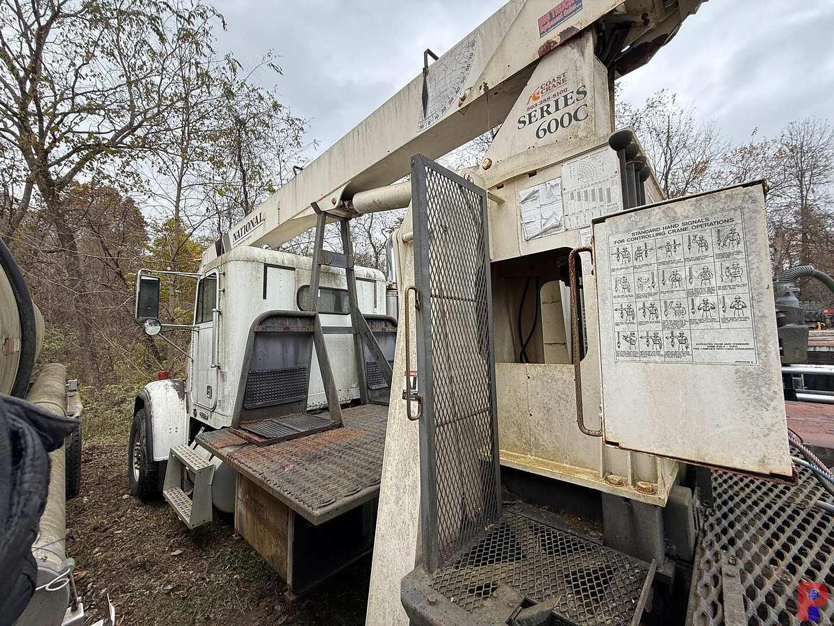 Used 2000 FRIEGHTLINER  FLD 120SD T/A W/ NATIONAL 600C CRANE TRUCK