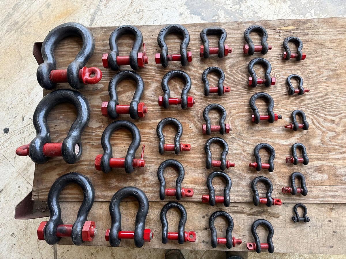 Used PALLET OF ( 30) ASSORTED 3 ¼ TON THRU 25-TON CROSBY SHACKLES