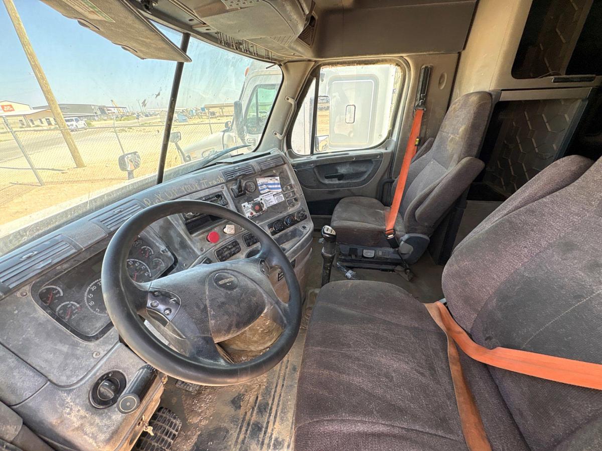 Used 2013 FREIGHTLINER CASCADIA T/A SLEEPER HAUL TRUCK, INOP.