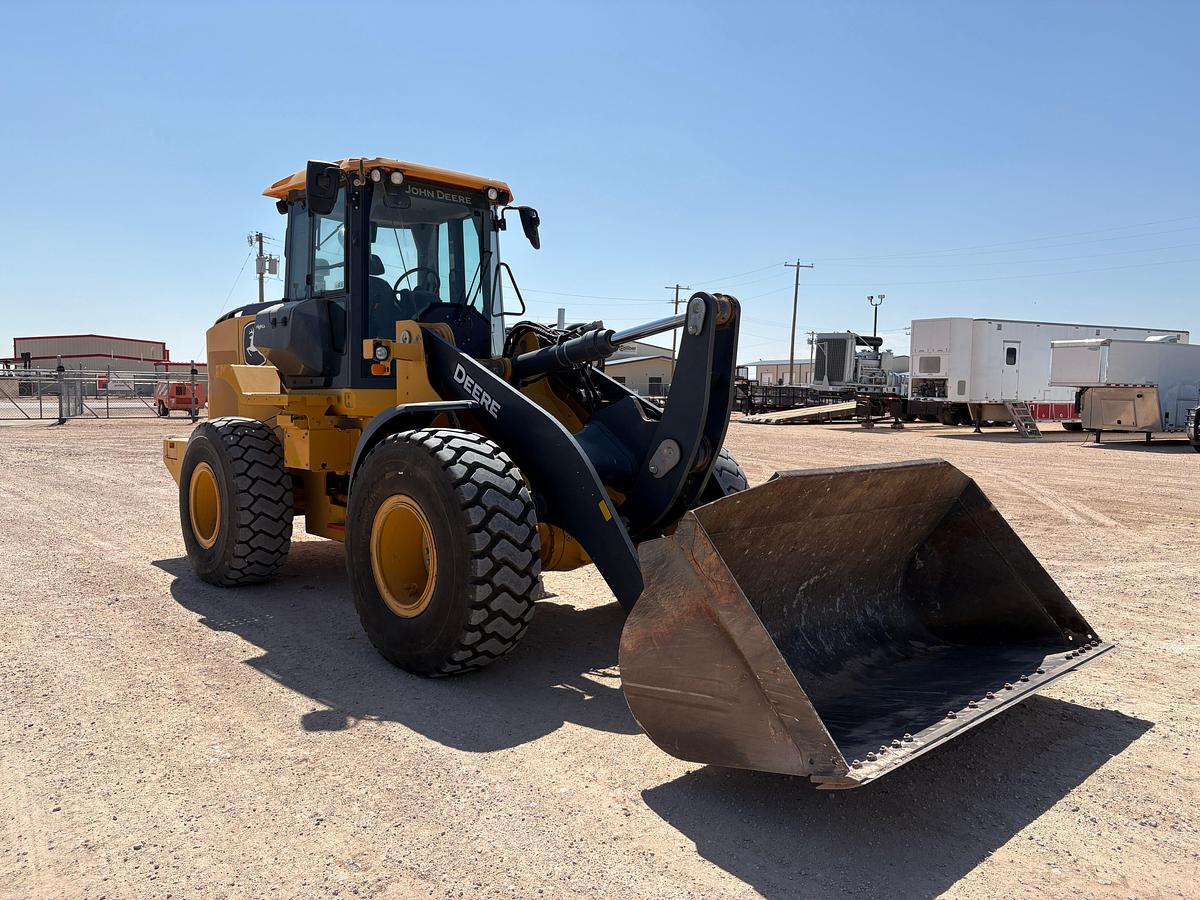Used 2019 JOHN DEERE 624L WHEEL LOADER