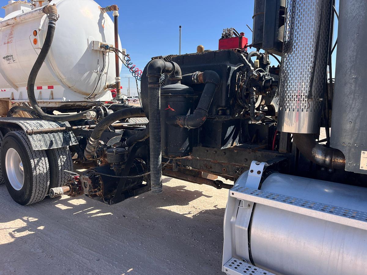 Used 1996 FREIGHTLINER T/A DAYCAB KILL TRUCK  & 2008 OVERLAND T/A KILL TRAILER