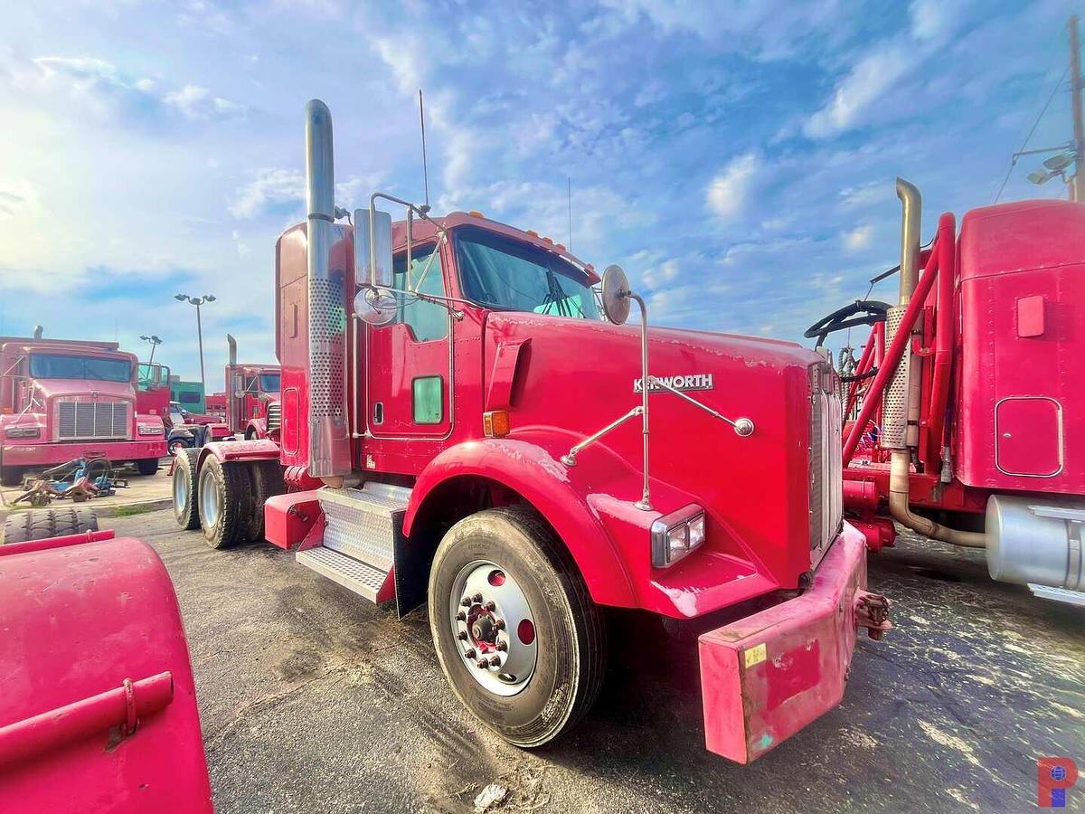 Used 2009 KENWORTH T800 T/A 36” SLEEPER TRUCK