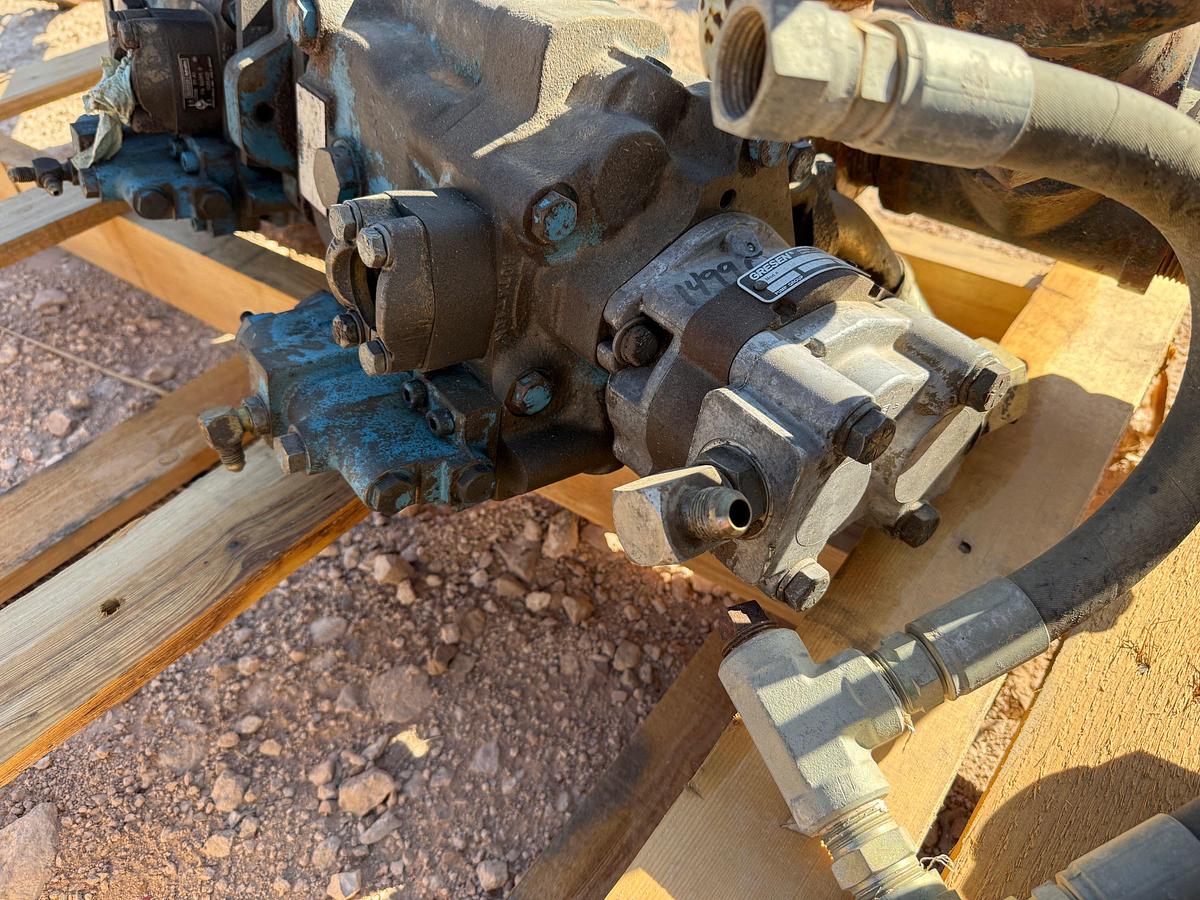 Used LOT W/ (2) VICKERS C25V-31 HYDRAULIC PUMPS, DRIVESHAFT, & 9”OD x 5’L HYDRAULIC CYLINDER