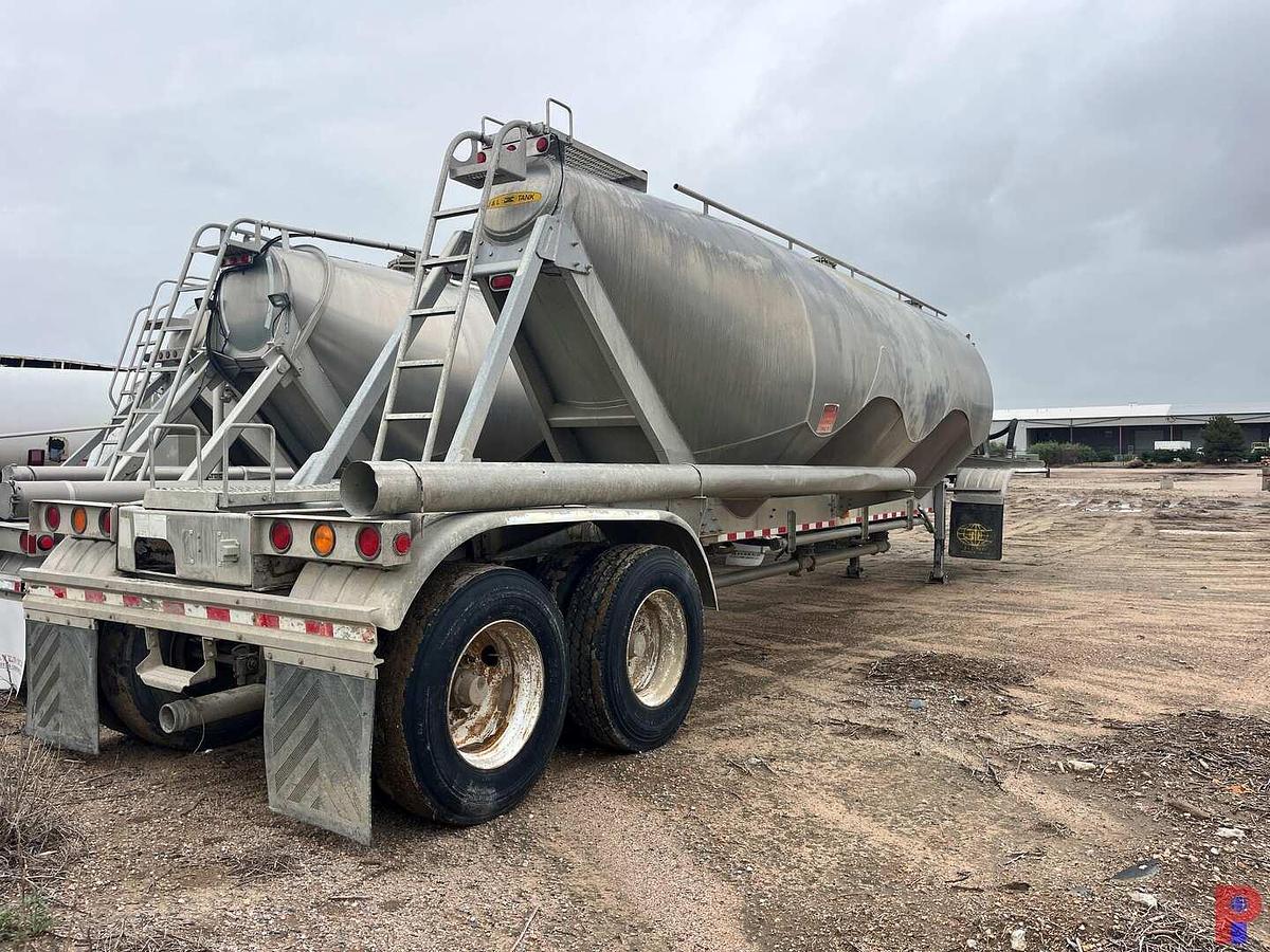 Used 2004 HEIL 1,000 CU.FT. PNEUMATIC BULK TRAILER W/ BLOWER