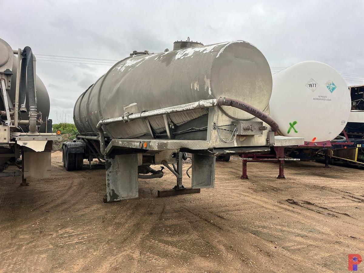 Used 1966 FRUEHAUF PNEUNATIC BULK TRAILER