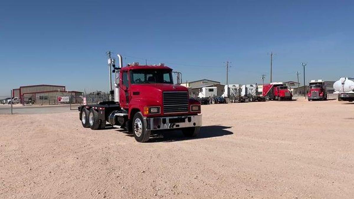 Used 2013 MACK PINNACLE T/A DAYCAB WINCH TRUCK