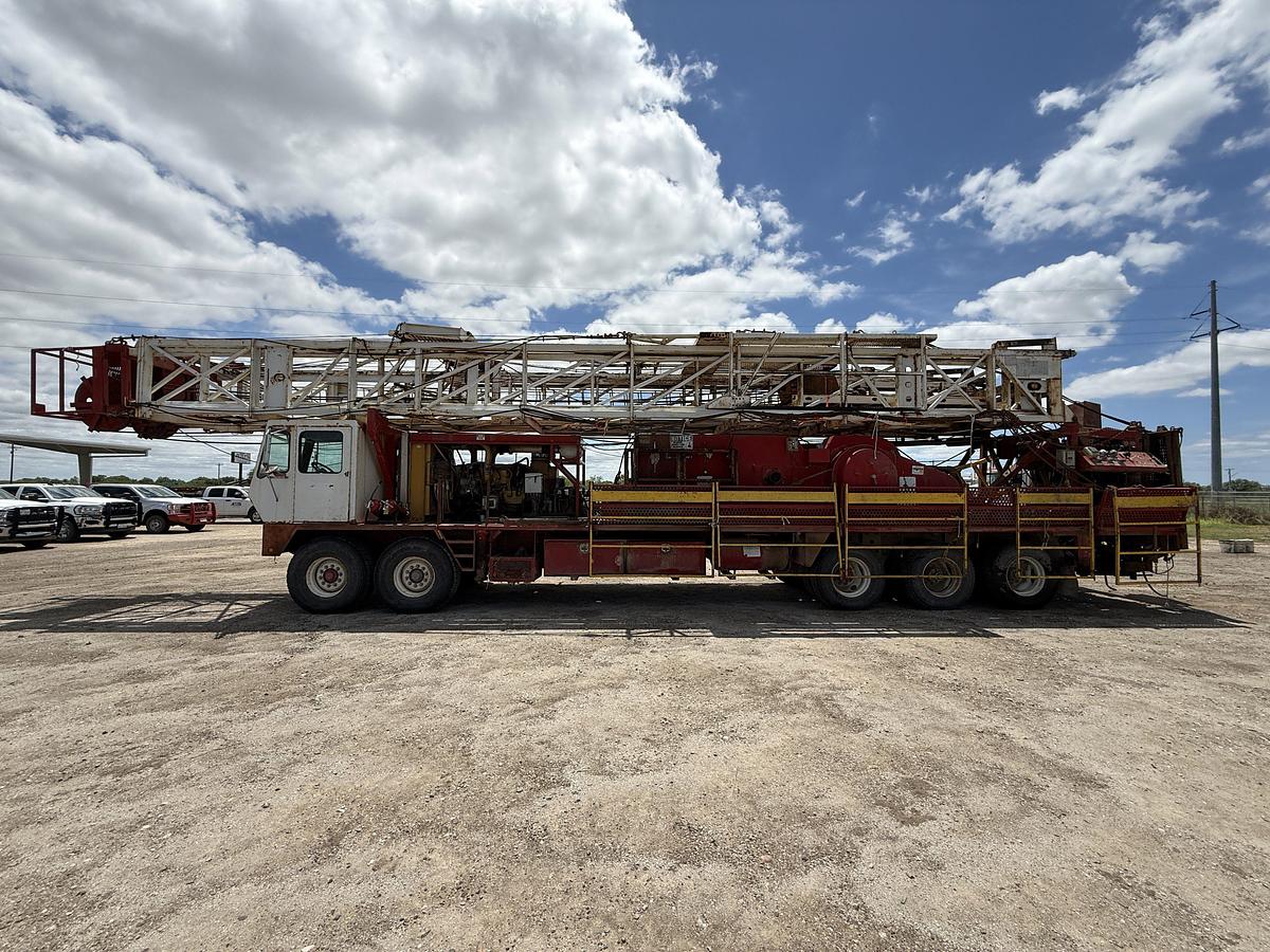 Used 2008 LOADCRAFT 550 DD 96’-225K 5-AXLE WELL SERVICE WORKOVER RIG