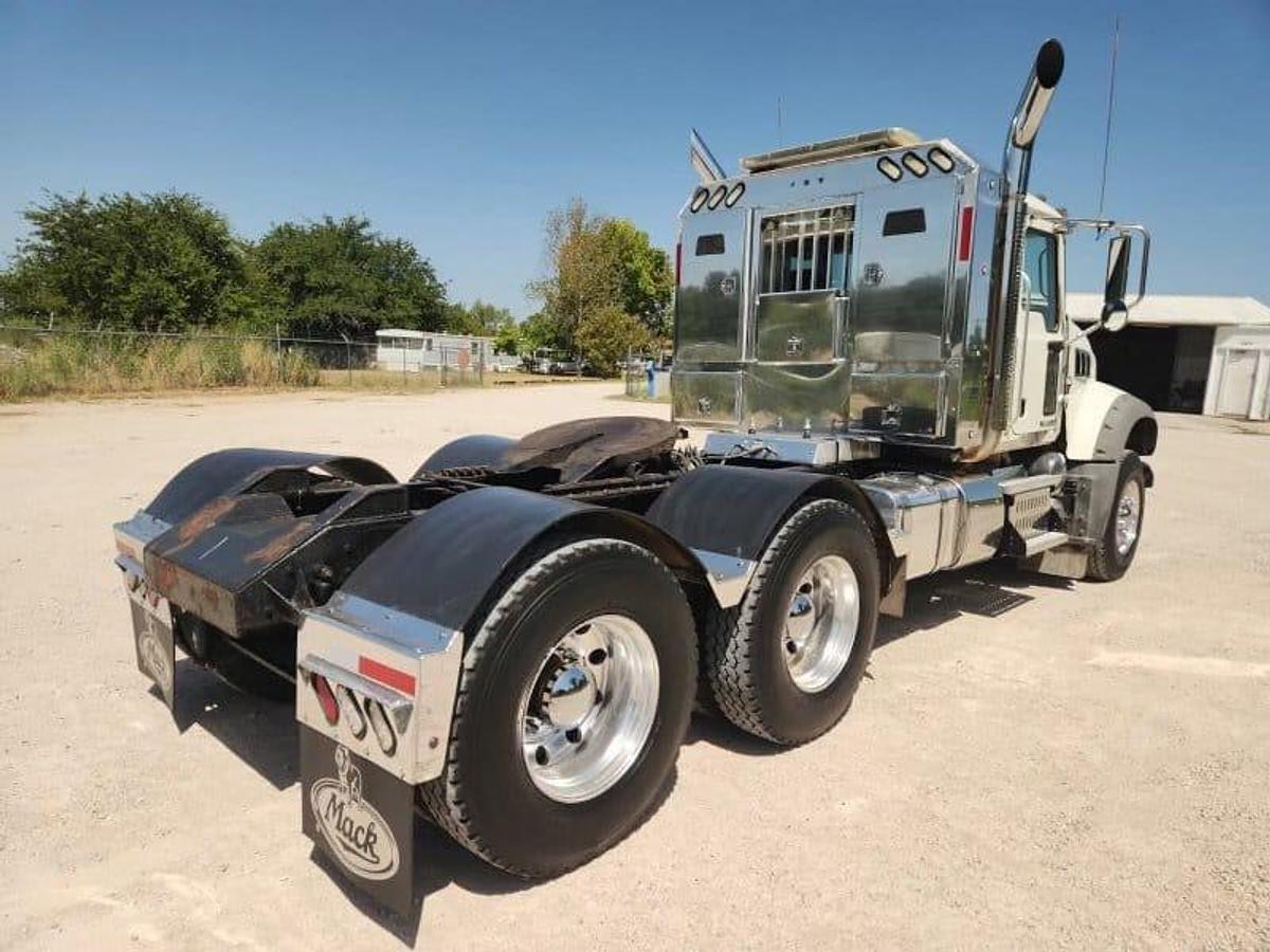 Used 2015 MACK GRANITE GU713 T/A DAYCAB HAUL TRUCK