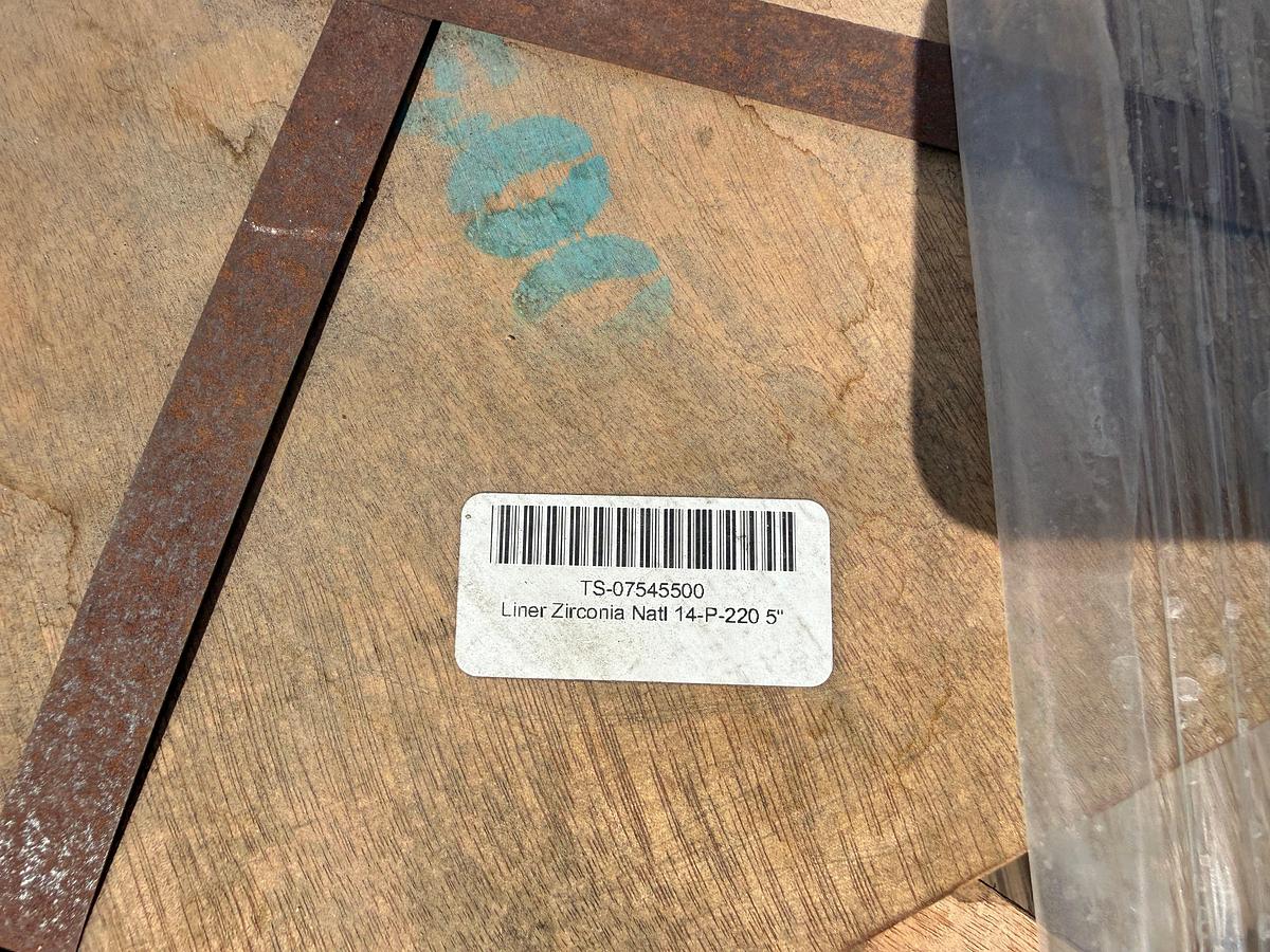 Used PALLET W/ (5) UNUSED 5” ZIRCONIA NATIONAL 14-P-220 PUMP LINER & (1) PZ10/11 5-1/2” PUMP LINER
