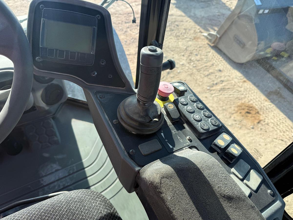 Used 2013 CATERPILLAR CS56B VIBRATORY SMOOTH DRUM COMPACTOR