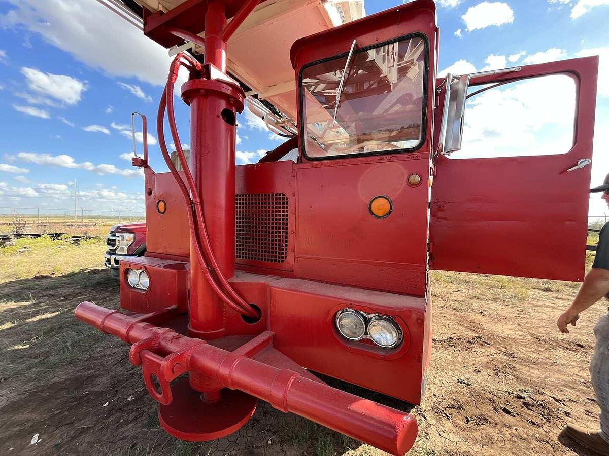 Used 1981 CHICAGO PNEUMATIC CP700 TOP DRIVE WATER WELL DRILLING RIG Package