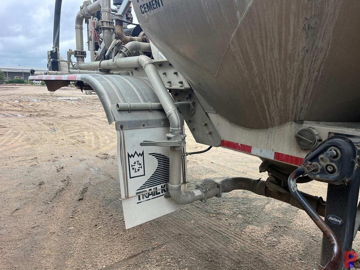 Used 2005 TRAIL KING 1,000 CU. FT. ALUMINUM PNEUMATIC TRAILER W/ BLOWER