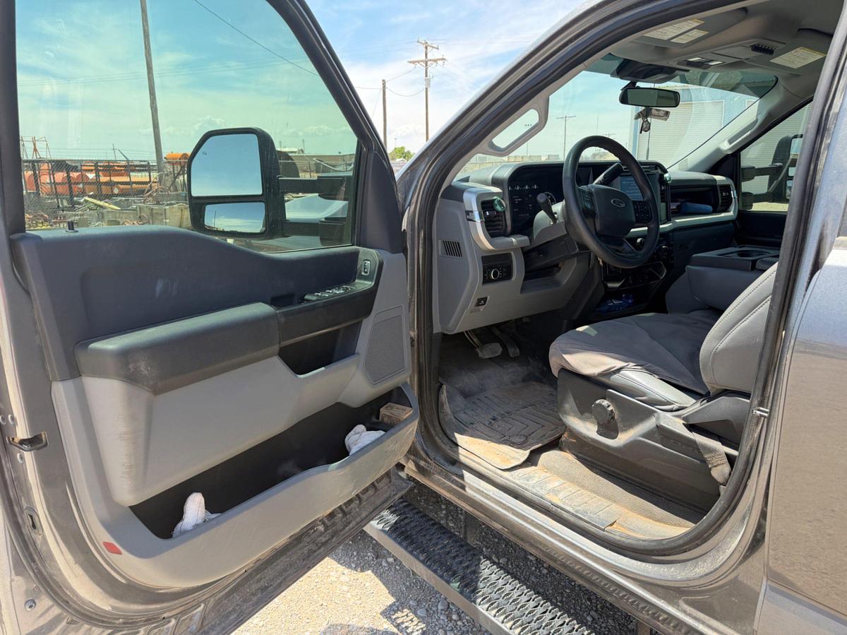 Used 2023 Ford F-250 Crew Cab 4x4 pickup (gas)