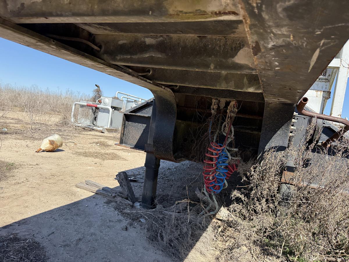 Used OILWELL SA634-5 10K WP TRIPLEX CEMENT PUMP UNIT W/ MIXING TANKS SKIDDED MTD ON 2007 LUFKIN TRI AXLE NARROW NECK LOWBOY