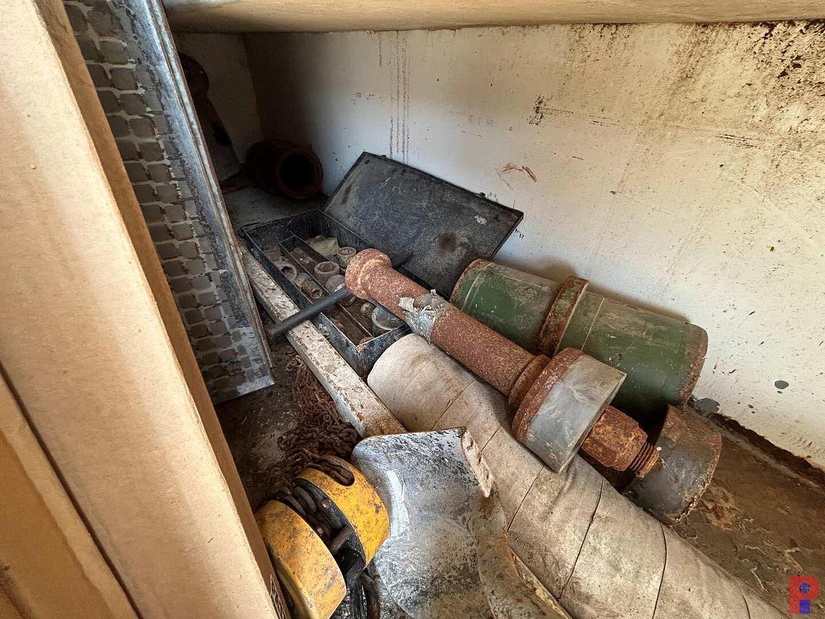 Used 30'L X 10'W X 9.5'H PARTS / MUD HOUSE