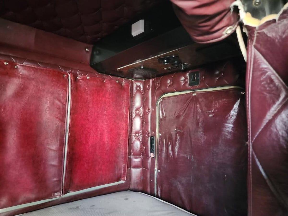 Used 1995 Kenworth T800B T/A SLEEPER TRUCK