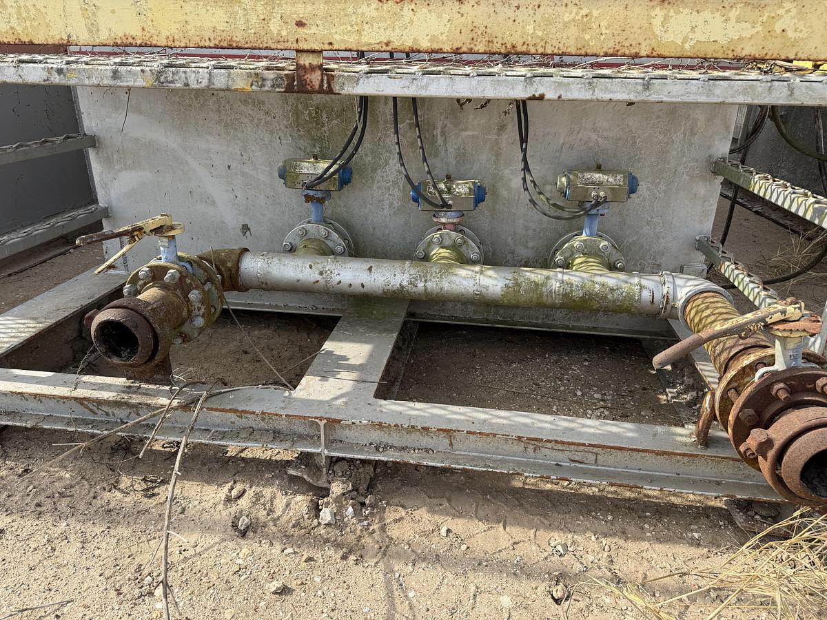 Used 15’ X 7’ X 5’ 3-COMP CEMENT MIXING TANK W/ AGITATORS, AIR VALVES CATWALK, PORCH,