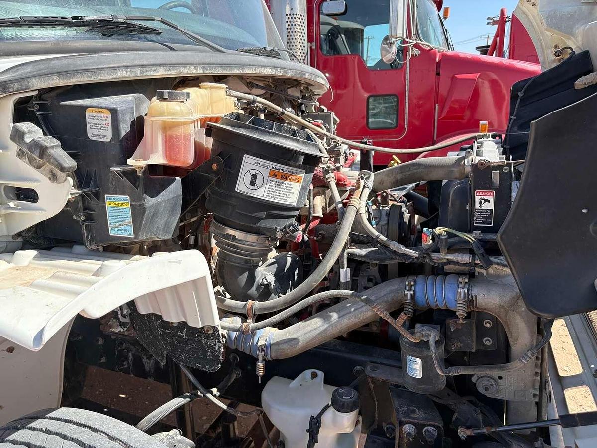 Used 2012 FREIGHTLINER M2 106 S/A SLEEPER MECHANICS TRUCK