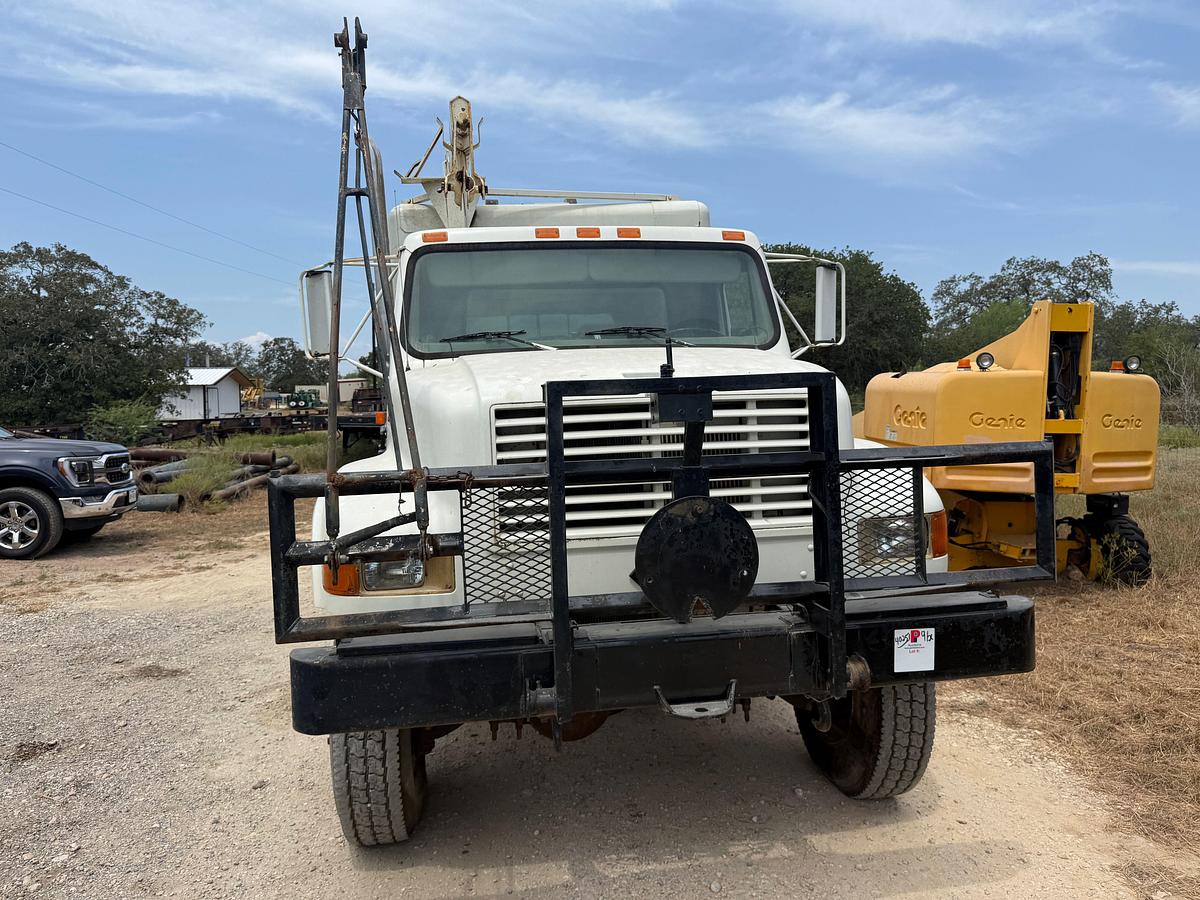 Used 2000 INTERNATIONAL 4800 4X4 S/A SPILT DRUM WIRELINE TRUCK