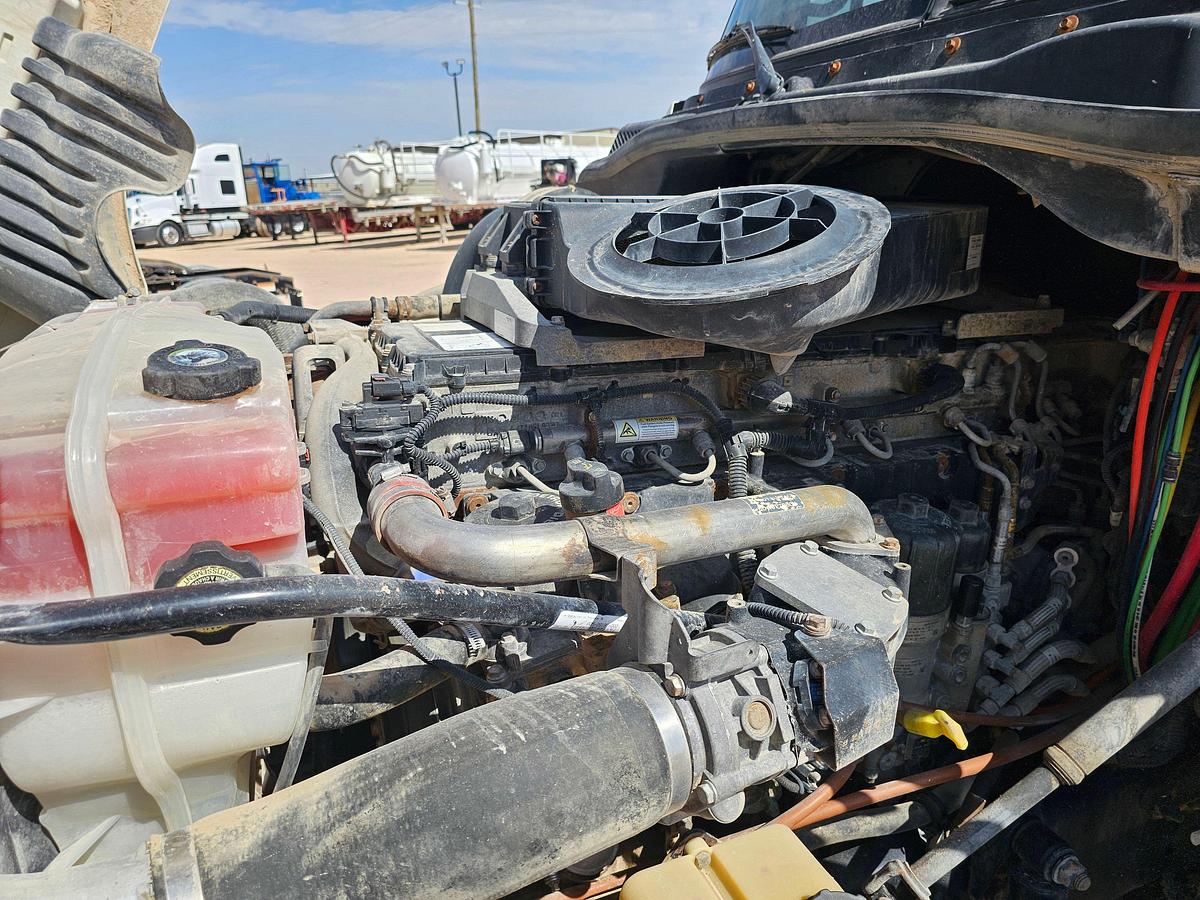 Used 2011 FREIGHTLINER CASCADIA SLEEPER TRUCK