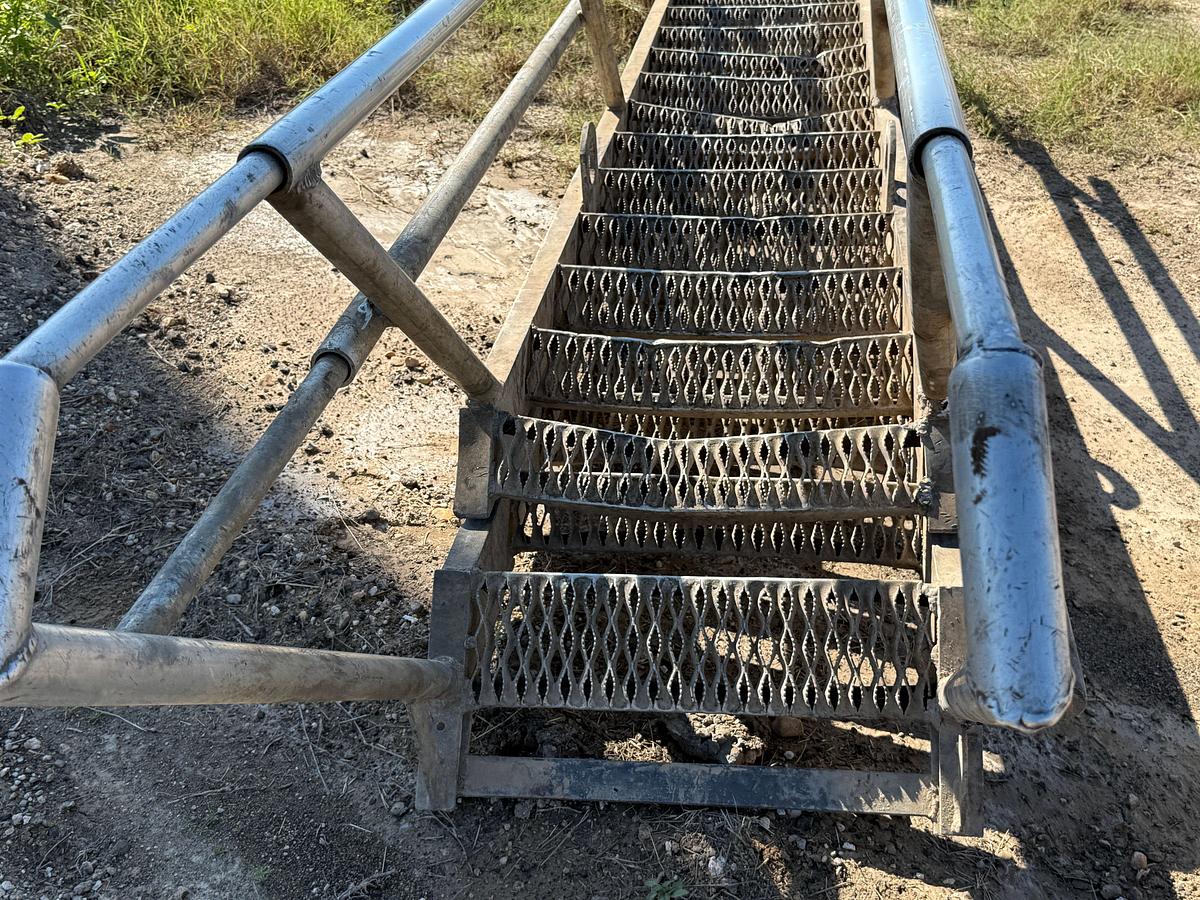 Used 23’ EXTENDABLE ALUMINUM RIG LADDER