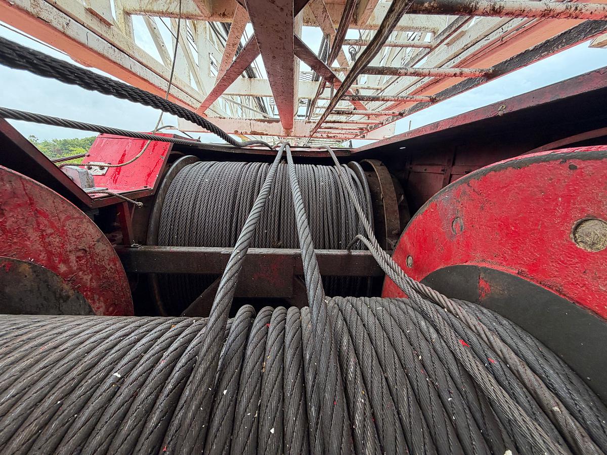 Used 1985 Taylor 550 Well Service Rig, 104 x 250k Mast