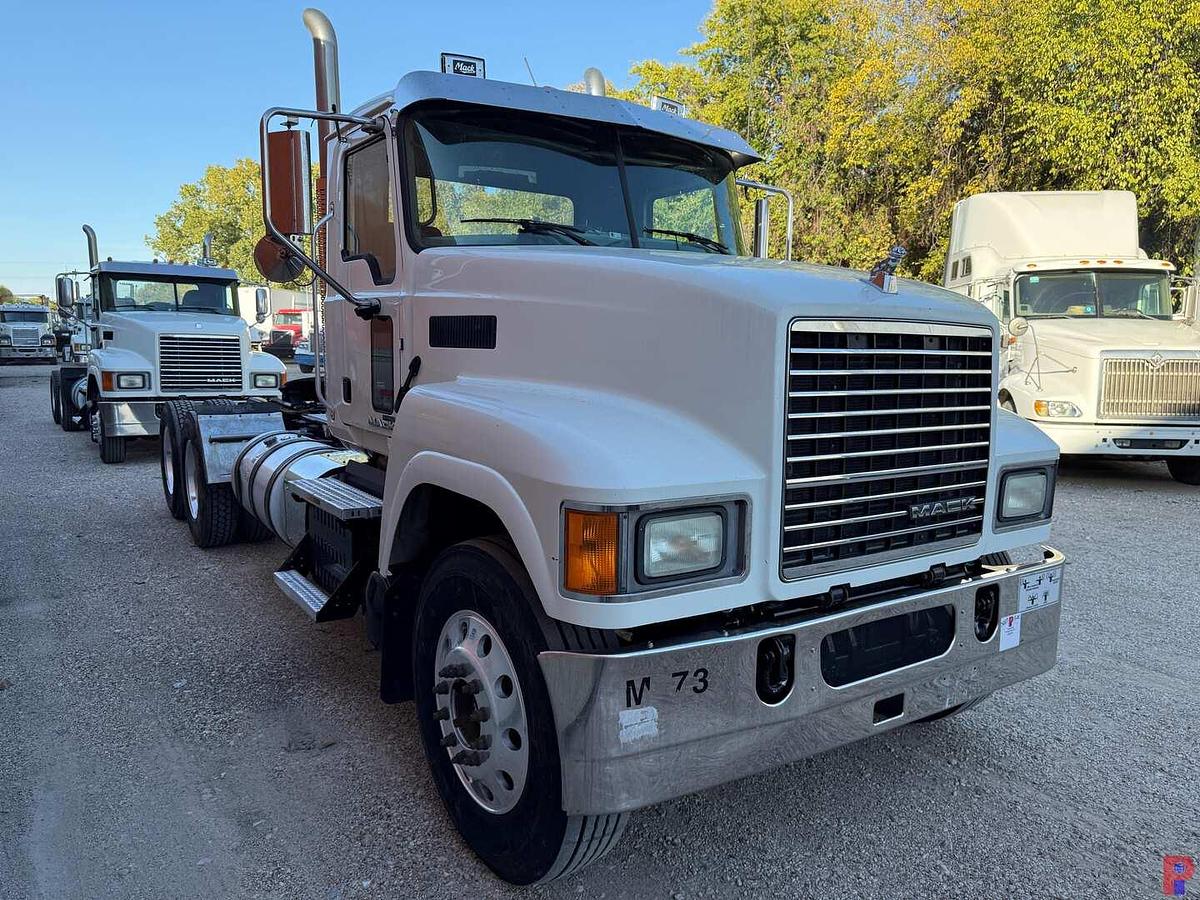 Used 2015 MACK CHU613 PINNACLE T/A DAY CAB TRUCK TRACTOR