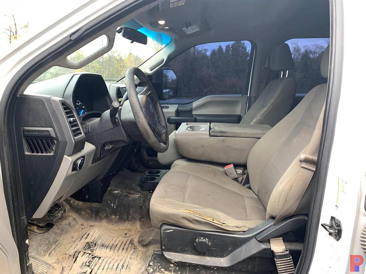 Used 2017 FORD F-250 SUPER DUTY XL CREW CAB 4X4 PICKUP (GAS)