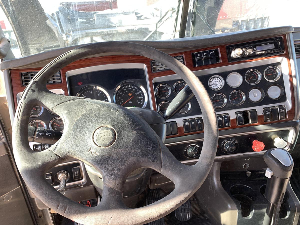 Used 2007 KENWORTH T800 T/A DAYCAB GIN POLE TRUCK