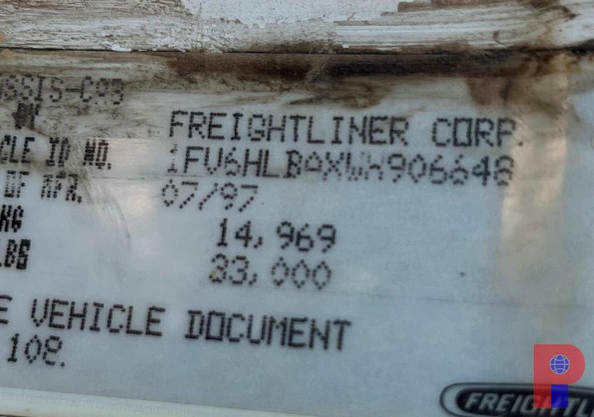 Used 1998 FREIGHTLINER FL70 S/A 26’ X 102” FLATBED TRUCK