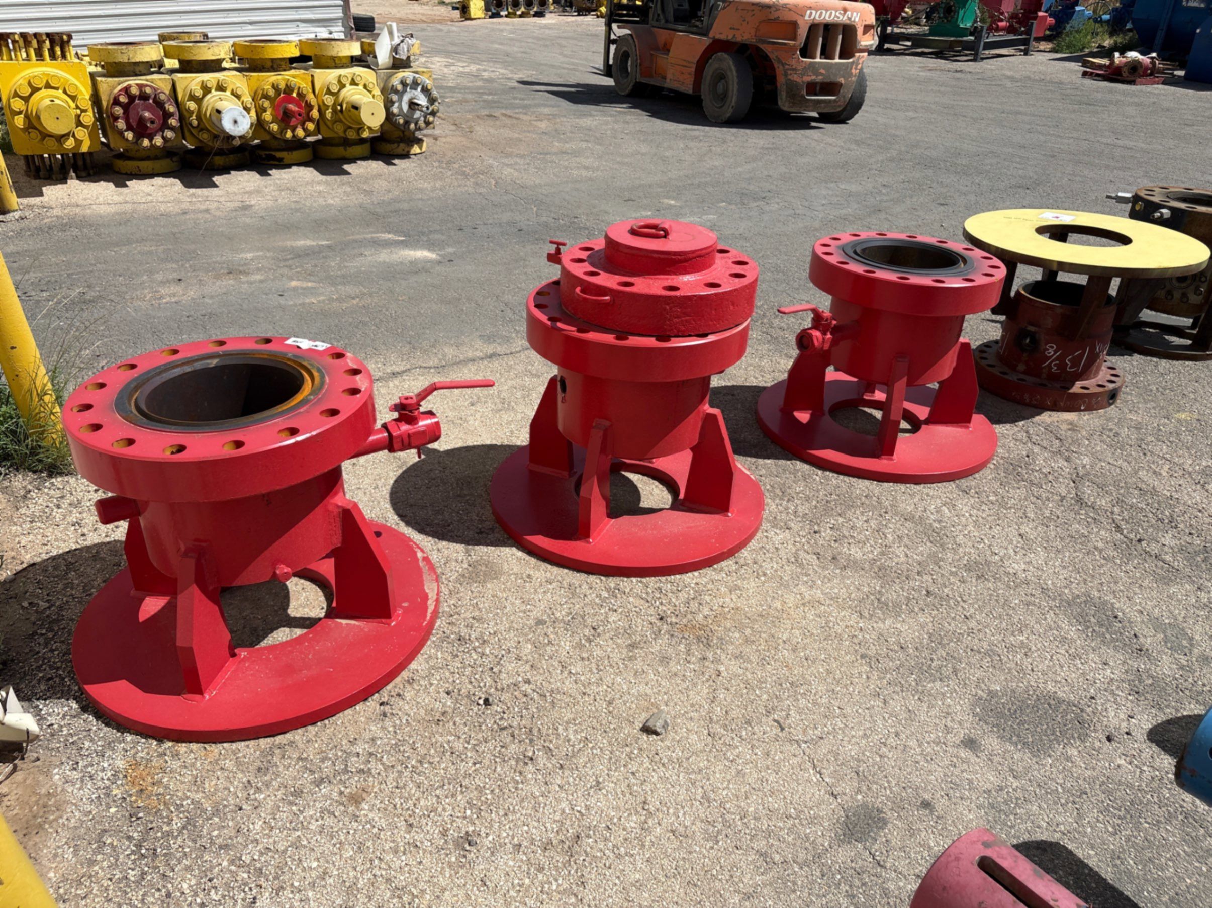 Used (4x$) (4) 13-5/8” casing heads w/ baseplates