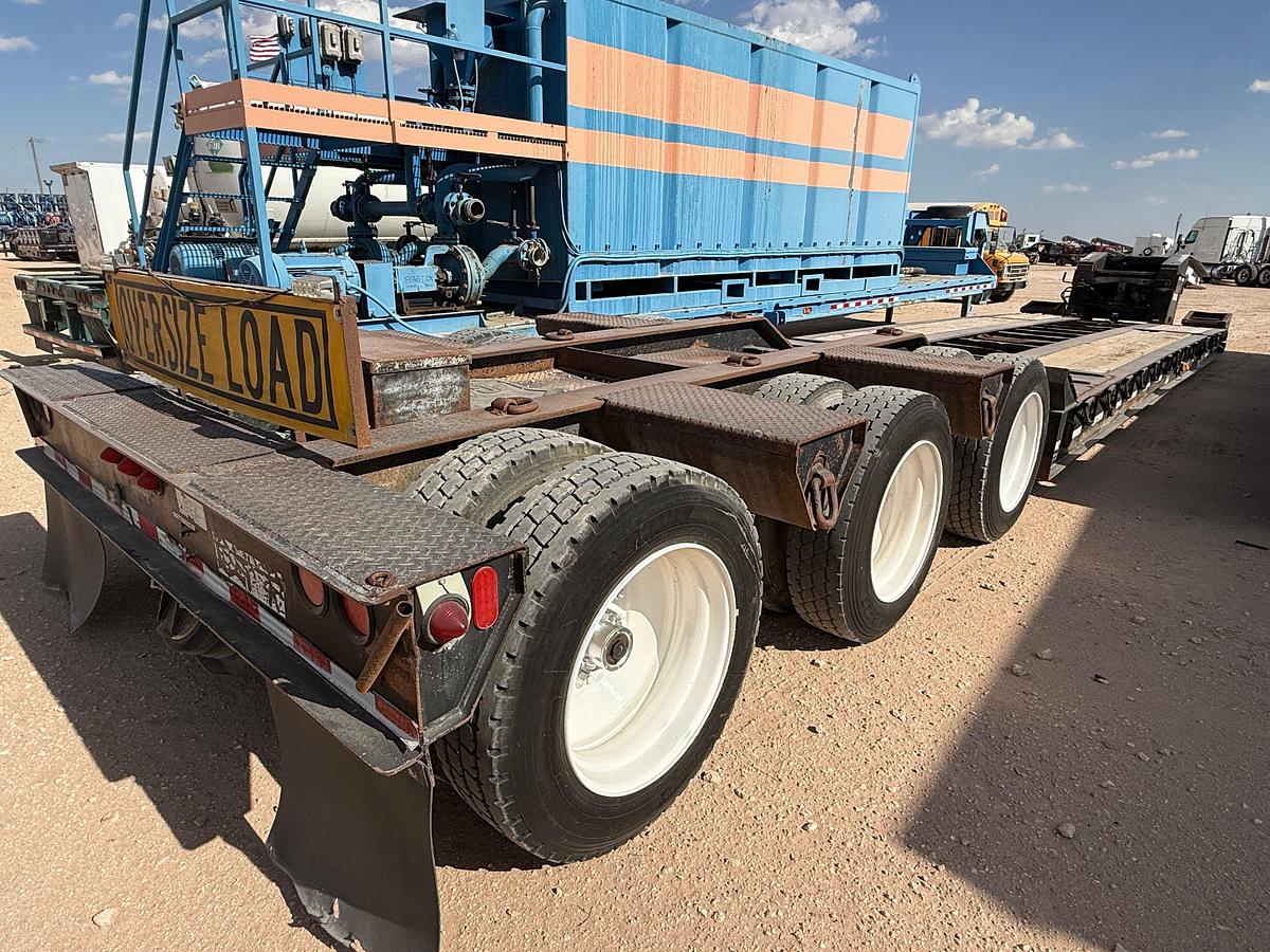 Used 2005 EAGER BEAVER 50GSL 3-AXLE 40’ X 102” RGN TRAILER