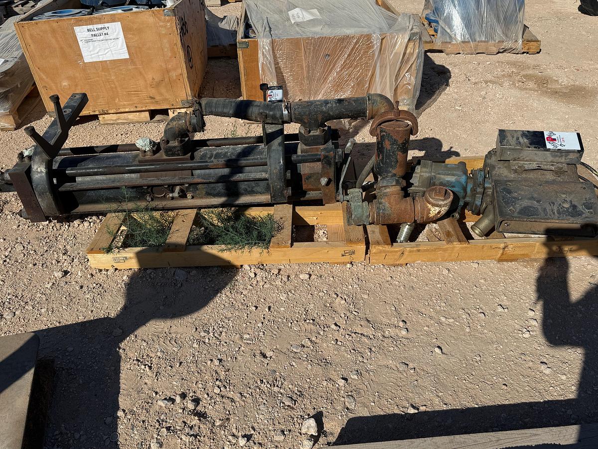 Used LOT W/ (2) VICKERS C25V-31 HYDRAULIC PUMPS, DRIVESHAFT, & 9”OD x 5’L HYDRAULIC CYLINDER