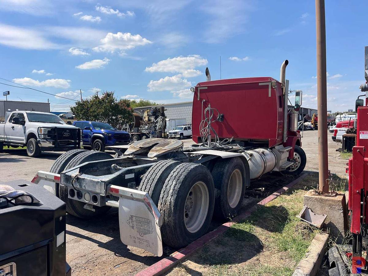 Used 2012 WESTERN STAR 4900 SB T/A 24” SLEEPER TRUCK