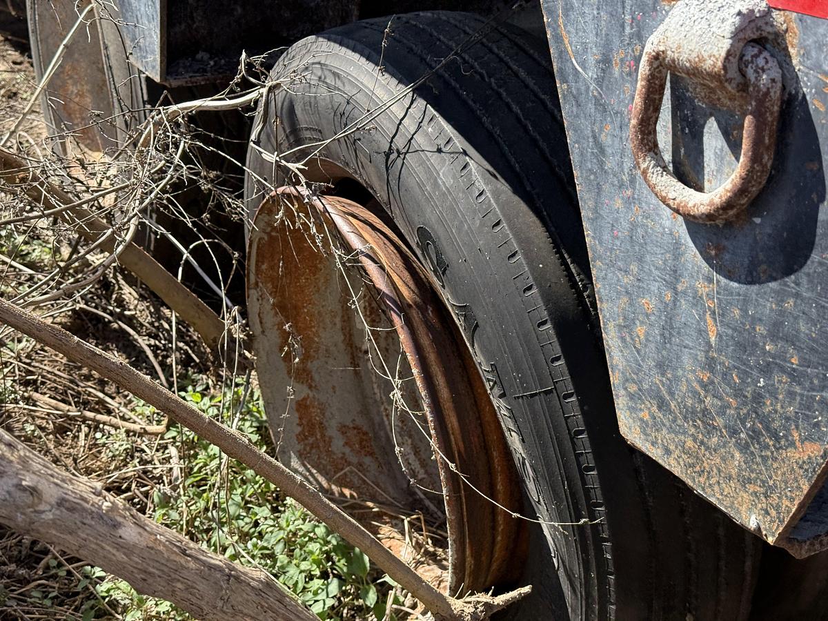 Used OILWELL SA634-5 10K WP TRIPLEX CEMENT PUMP UNIT W/ MIXING TANKS SKIDDED MTD ON 2007 LUFKIN TRI AXLE NARROW NECK LOWBOY