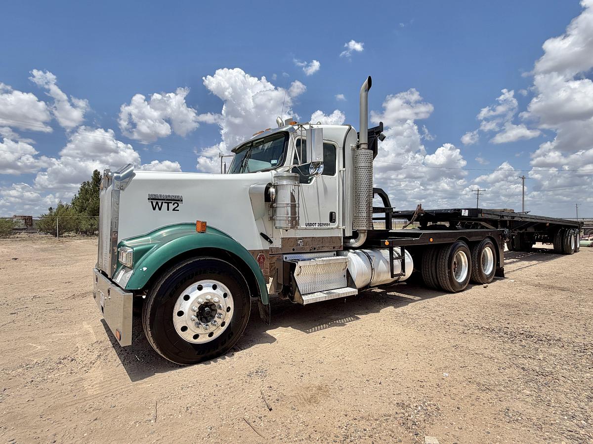 Used 2007 KENWORTH W900 T/A DAYCAB WINCH BED TRUCK