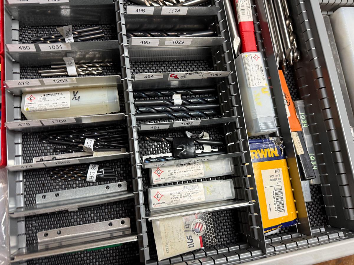 Used LOT W/ (200+) UNUSED EXPENDABLE MACHINING TOOLS INCLUDES (2) LISTA 8-DRAWER ROLLING TOOLBOXES, TABLE TOP & BOLT BIN W/ CONTENTS