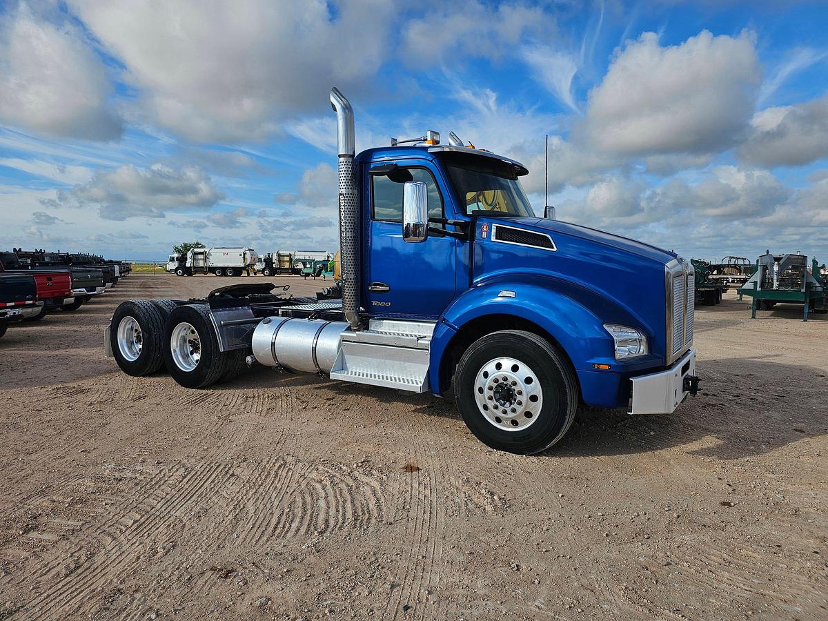 Used 2022 KENWORTH T880