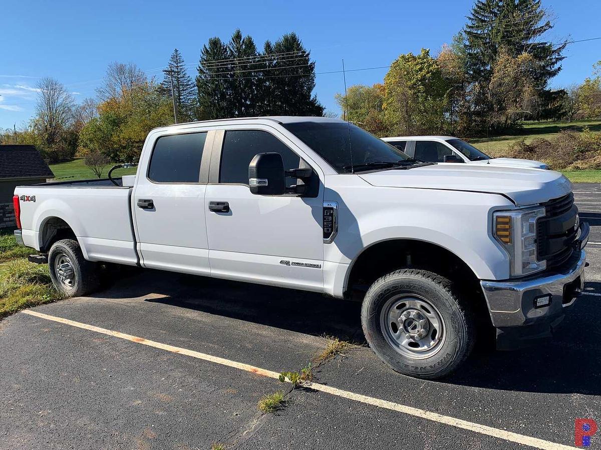 Used 2017 FORD F-350 SUPER DUTY XL CREW CAB 4X4 PICKUP