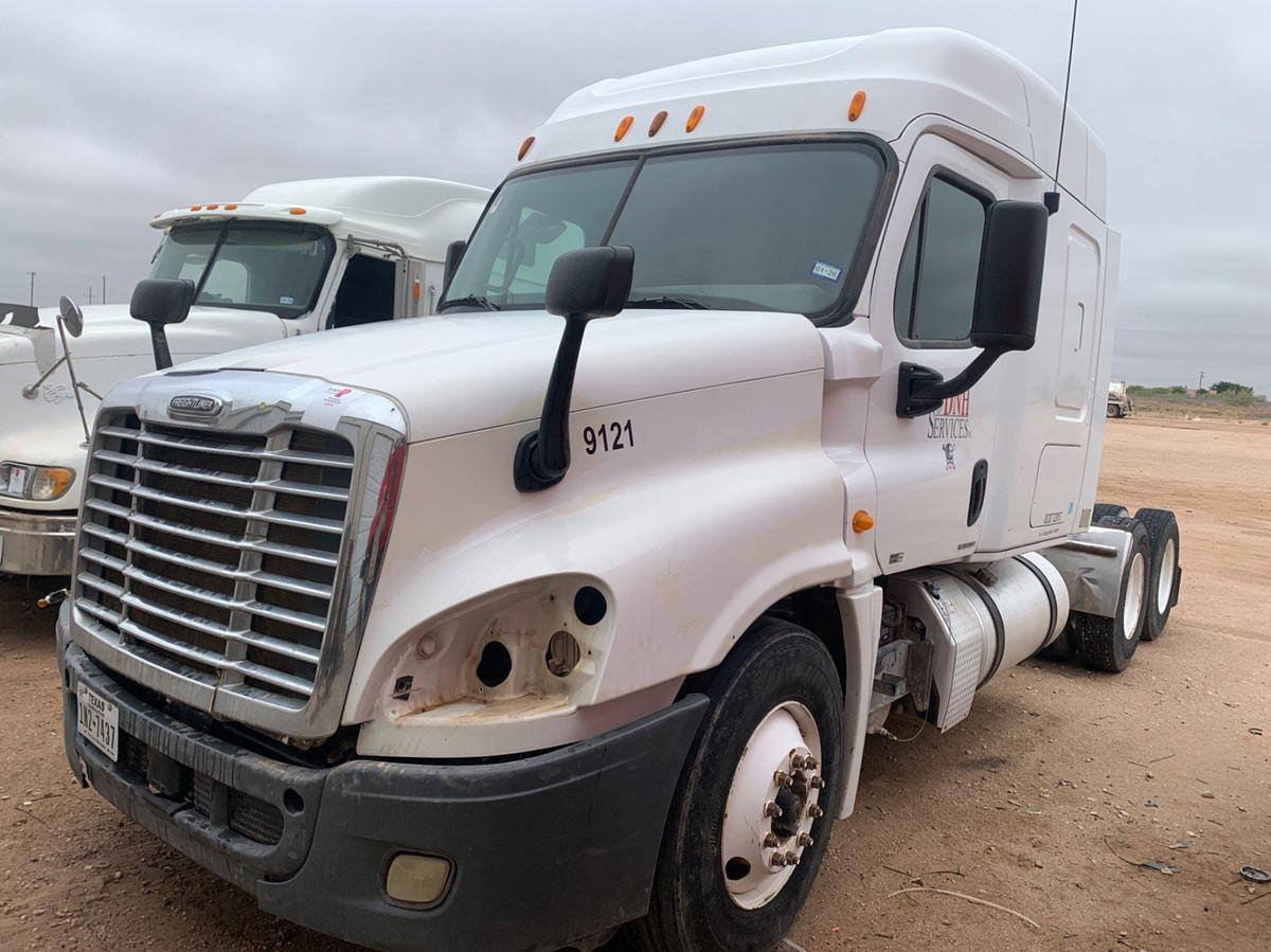 Used 2008 Freightliner Columbia 120 Sleeper Truck