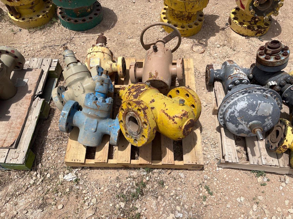 Used (12) assorted gate valves, 2-9/16” to 4-1/16” valves