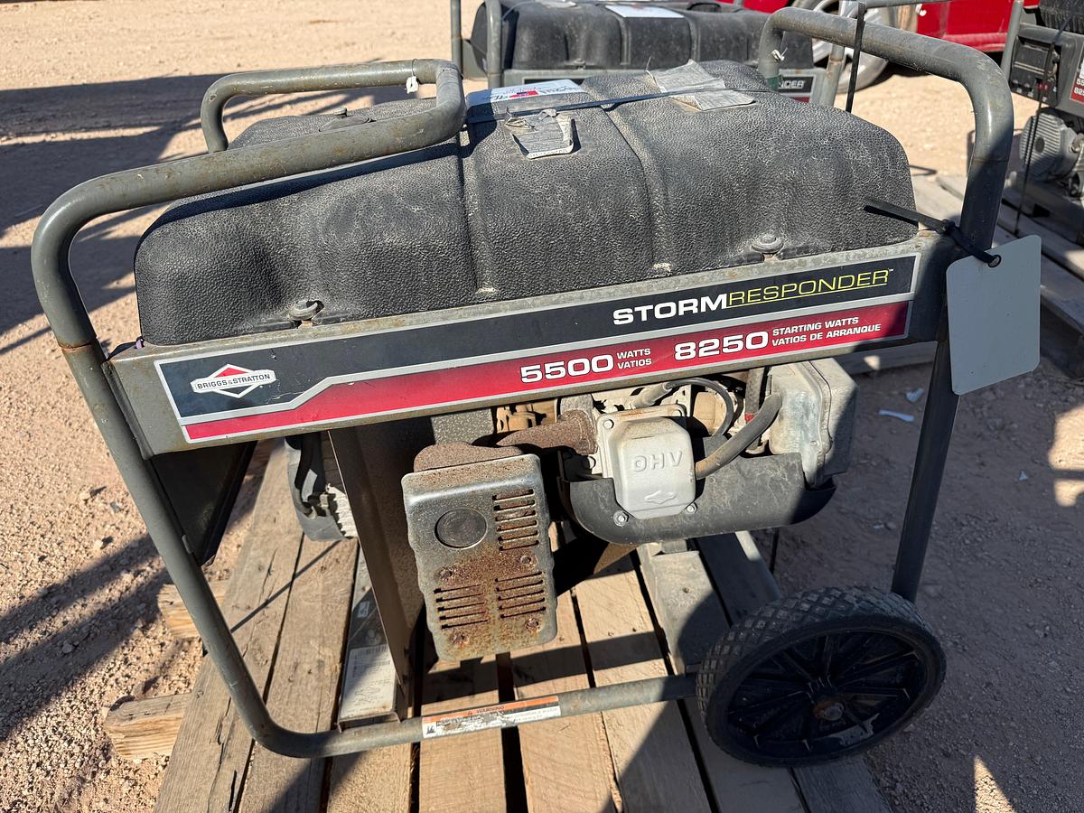 Used STORM RESPONDER MODEL 030430 / 5500 AC WATTS / 120/240-VOLTS P/B BRIGGS&STRATTON GAS ENGINE PORTABLE GENERATOR