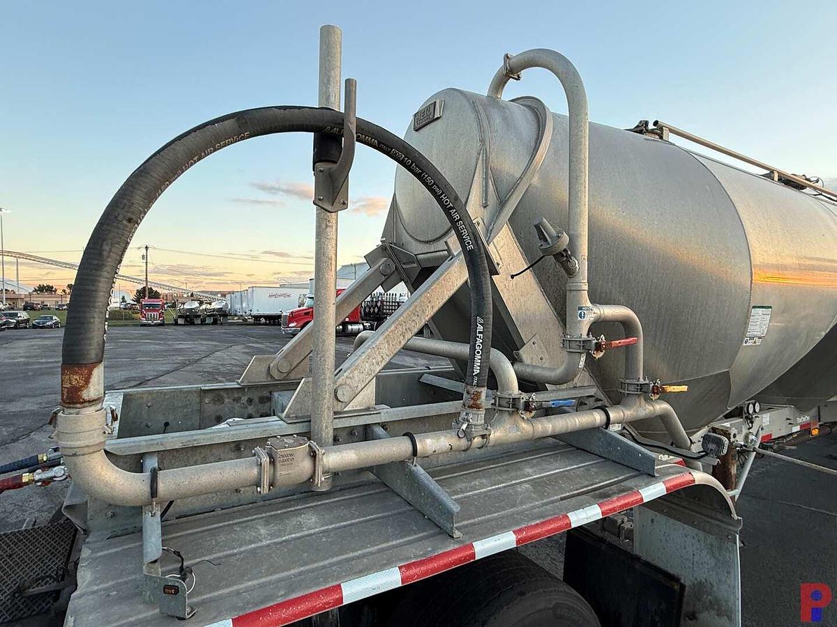 Used 2017 HEIL 1040 CU. FT T/A DRY BULK PNEUMATIC TRAILER