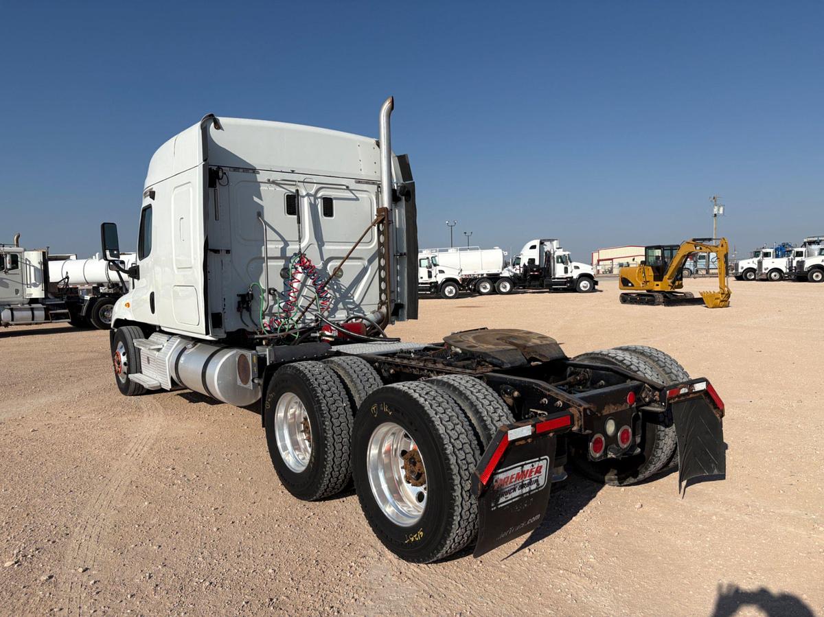 Used 2013 FREIGHTLINER CASCADIA