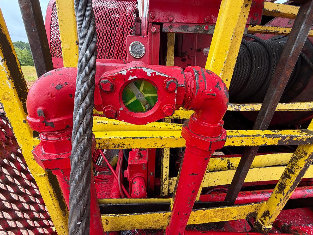 Used 1985 Taylor 550 Well Service Rig, 104 x 250k Mast