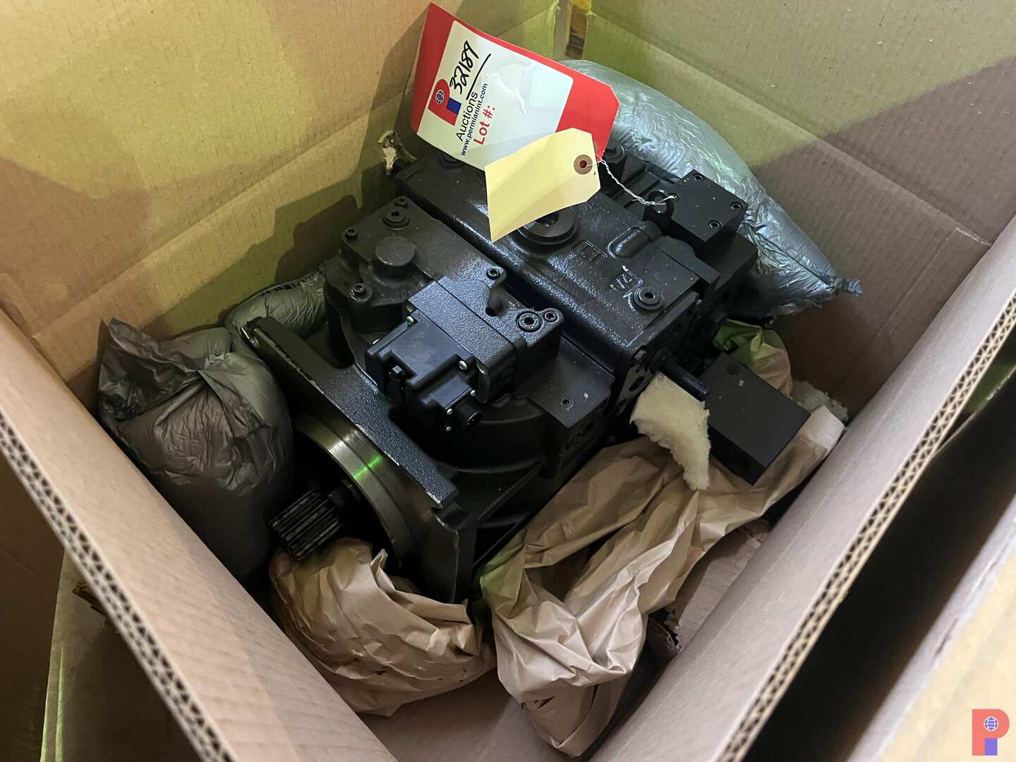 Used NEW / UNUSED SAUER DANFOSS 180CC HYDRAULIC PUMP P/N 83061571