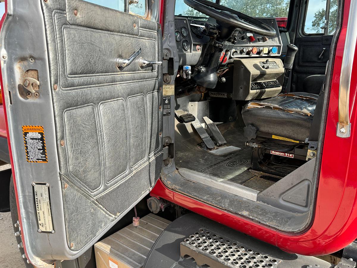 Used 1993 MACK RD690S T/A  DAYCAB TRUCK TRACTOR