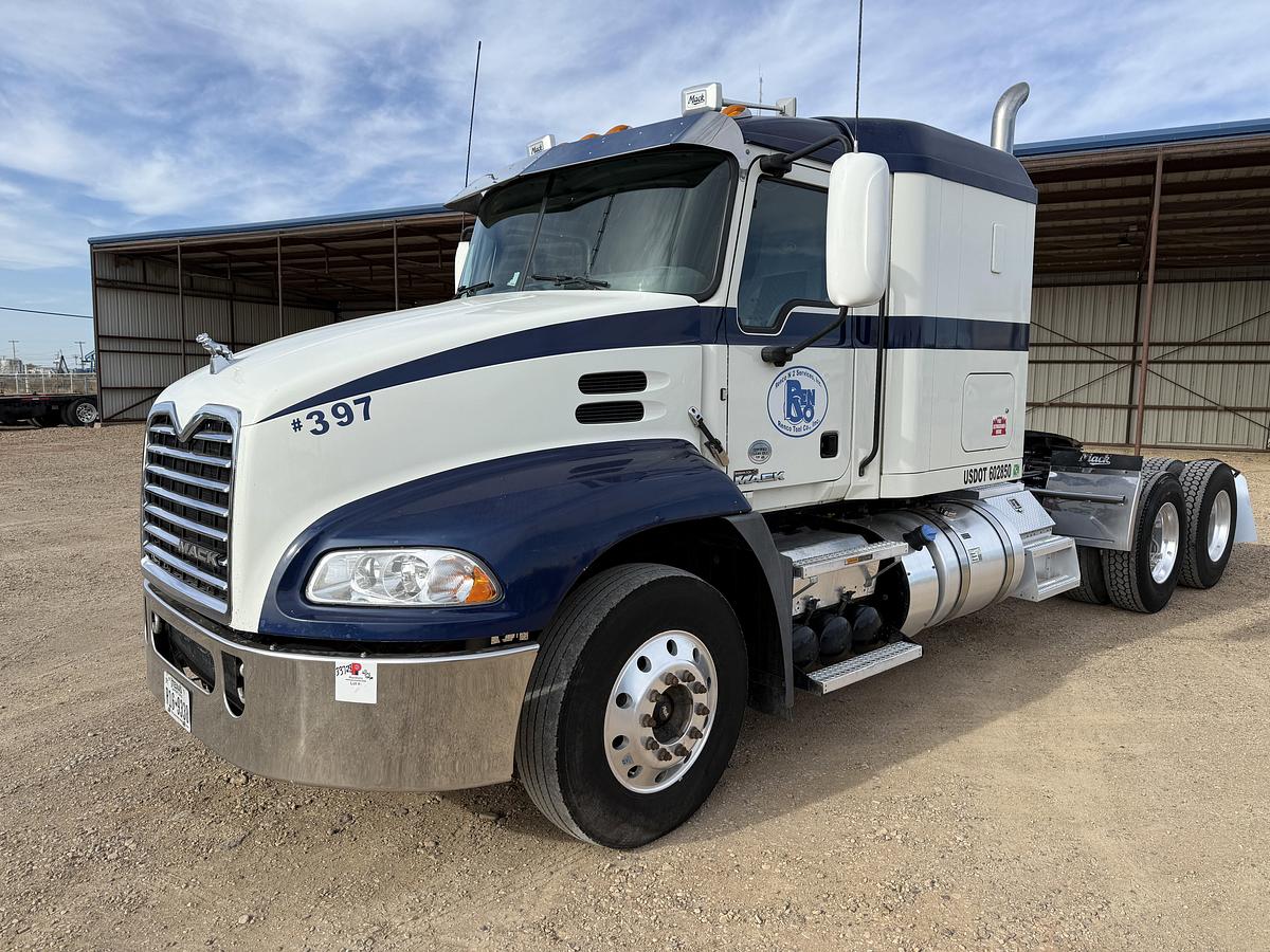 Used 2015 MACK PINNACLE CXU613 T/A 48” SLEEPER TRUCK