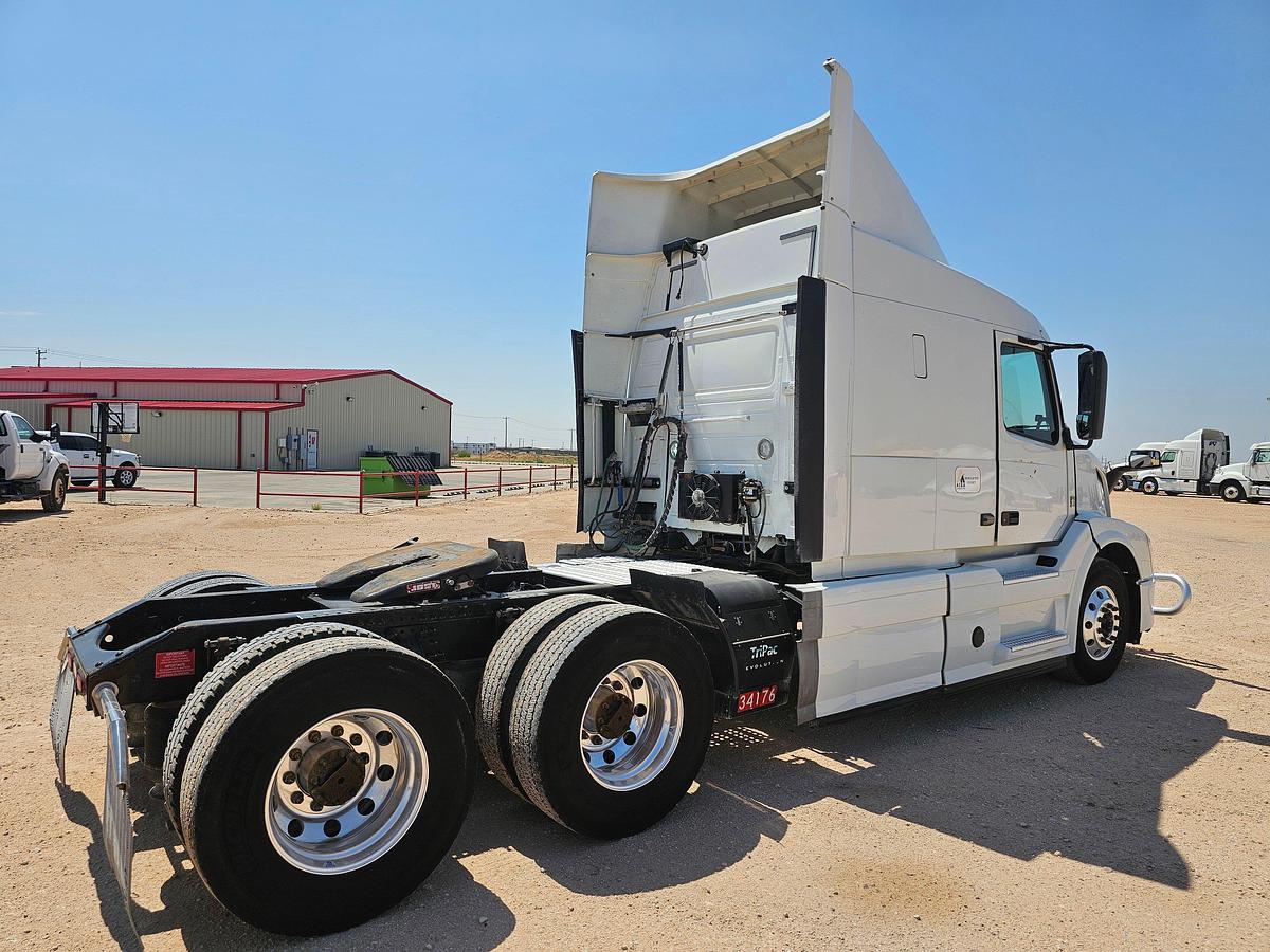 Used 2017 Volvo T/A Sleeper Haul Truck
