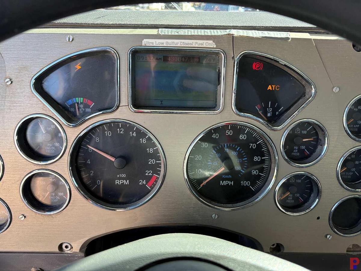 Used 2009 MACK PINNACLE T/A DAYCAB 15-YARD DUMP TRUCK